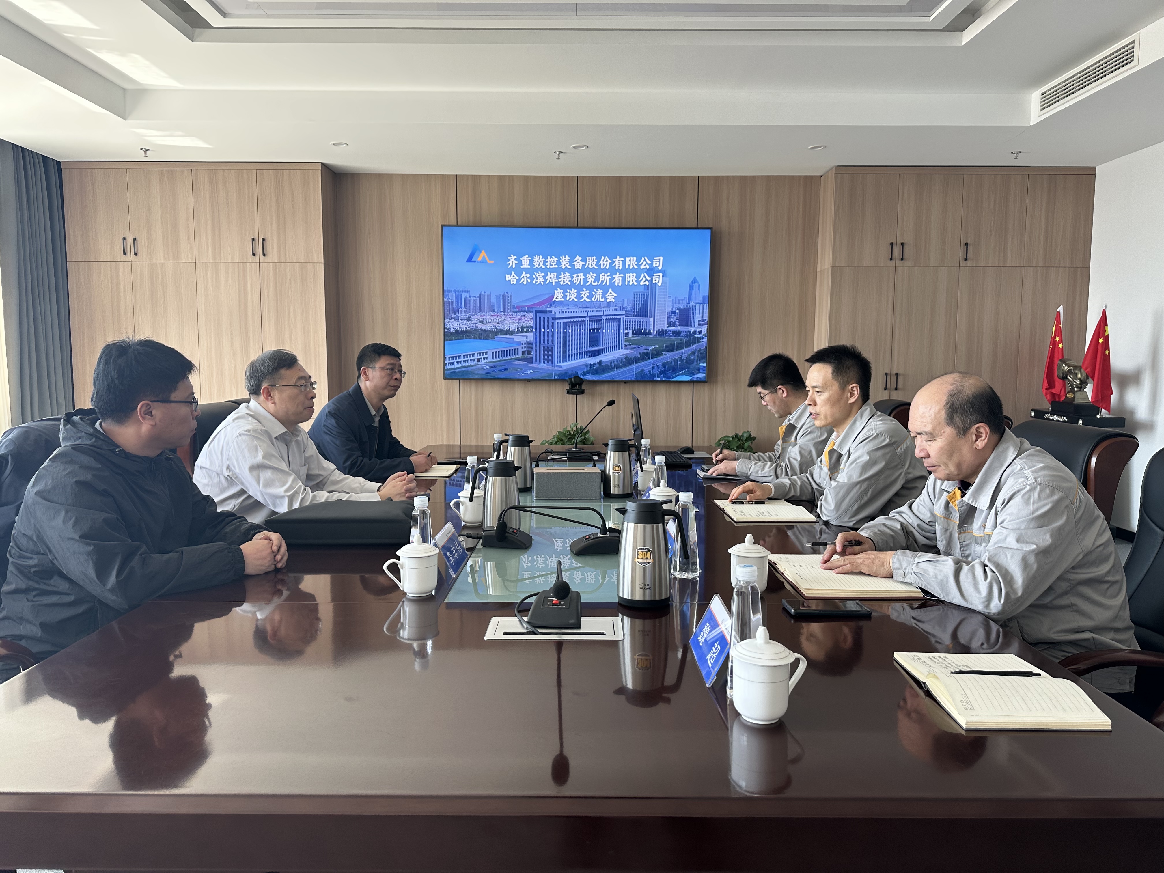 齊重?cái)?shù)控董事長王俊峰一行到訪哈焊所